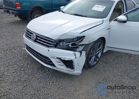 2017 Volkswagen Passat 1.8T R-Line z USA, uszkodzony, nr VIN 1VWDT7A35HC045839